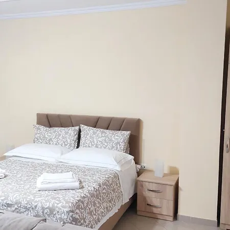 La Casa Di Pina Lägenhet Tirana